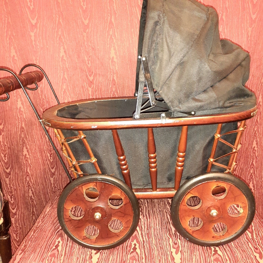 BEAUTIFUL VINTAGE STYLE WICKER AND BLACK LINING CLOTH DOLL STROLLER CARRIAGE - Picture 5 of 10